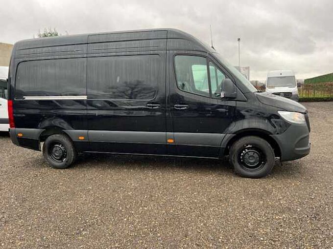 Mercedes-Benz Sprinter 317 L2H2 ZWART TREKHAAK 3.5 T AUTOMAAT 46000 EXBTW
