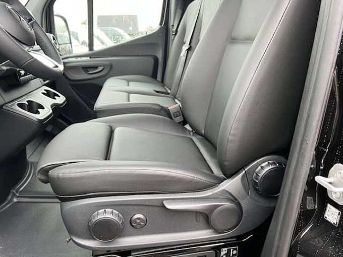 Mercedes-Benz Sprinter 317 L2H2 ZWART TREKHAAK 3.5 T AUTOMAAT 46000 EXBTW