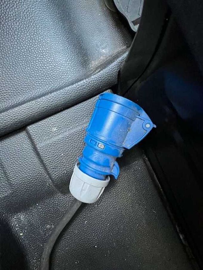 Ford  transit CARRIER KOELING +220 VOLT STEKKER 16900 EX