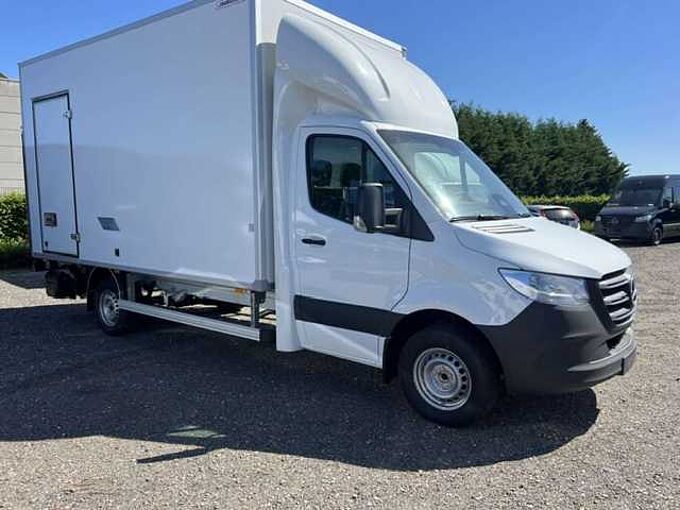 Mercedes-Benz Sprinter 317 box + laadlift &euro; 55800 ex btw