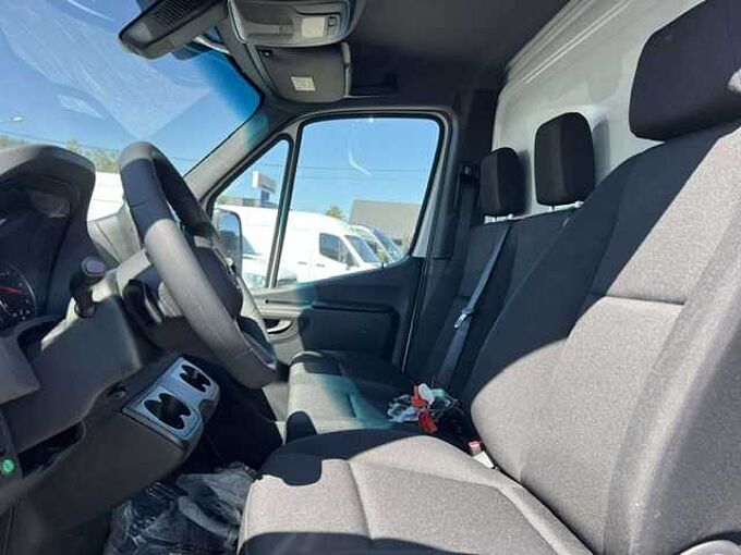 Mercedes-Benz Sprinter 317 box + laadlift &euro; 55800 ex btw