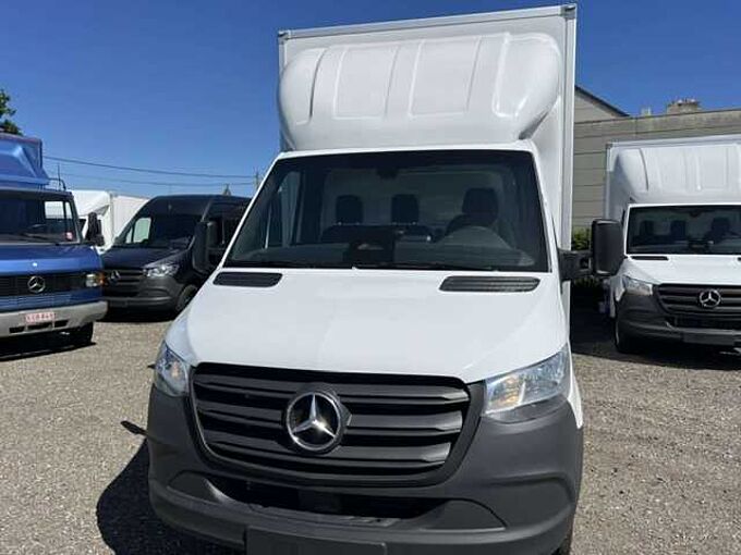 Mercedes-Benz Sprinter 317 box + laadlift &euro; 55800 ex btw