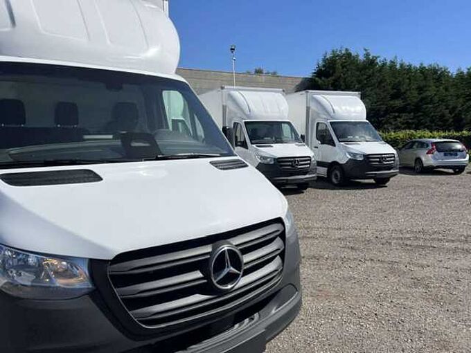 Mercedes-Benz Sprinter 317 box + laadlift &euro; 55800 ex btw
