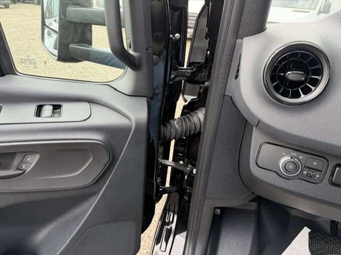 Mercedes-Benz Sprinter DOKA 517 CDI TREKHAAK 3.5 TON - 6 PL